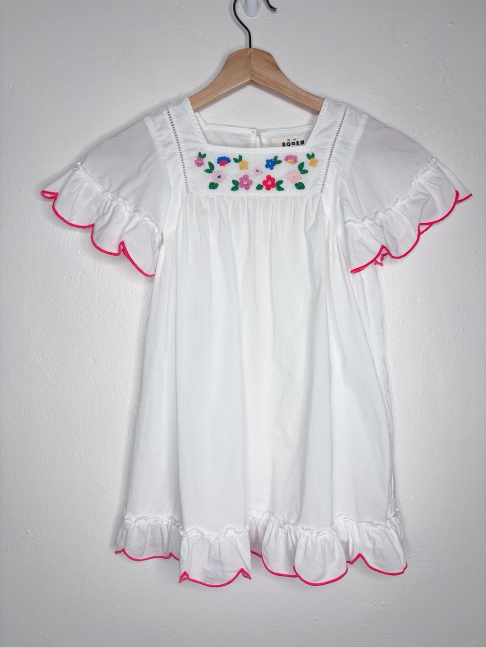 Mini Boden White Colorful Embroidered Ruffle Sleeve Dress Size 5-6